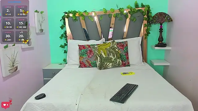 Violett Salvatore online show from March 9, 4:10 pm