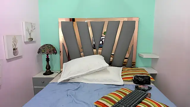 Violett Salvatore online show from September 19, 4:44 pm