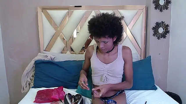 Violett Salvatore online show from February 4, 9:43 pm