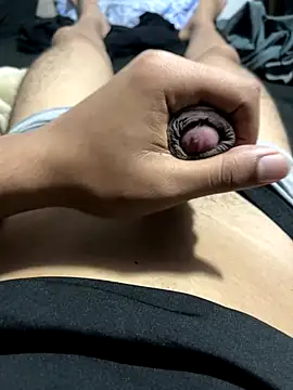 Snapshot of mckalister18 chatting on December 16, 7:29 pm mckalister18 online show from December 16, 7:29 pm