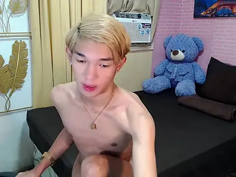 Snapshot of fuckerfriendsxx chatting on April 26, 10:56 am fuckerfriendsxx online show from April 26, 10:56 am