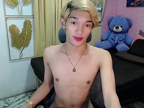 Snapshot of fuckerfriendsxx chatting on May 19, 8:43 am fuckerfriendsxx online show from May 19, 8:43 am