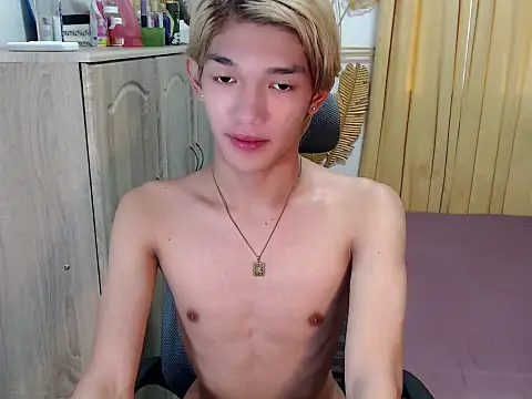 Snapshot of fuckerfriendsxx chatting on June 13, 12:52 am fuckerfriendsxx online show from June 13, 12:52 am
