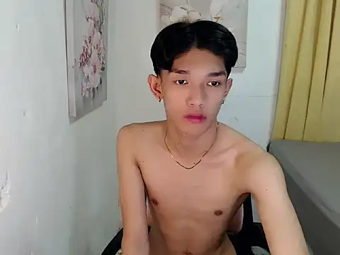 fuckerfriendsxx online show from October 24, 7:35 pm