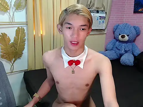 Snapshot of fuckerfriendsxx chatting on April 29, 10:38 pm fuckerfriendsxx online show from April 29, 10:38 pm