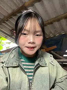 Snapshot of AdamLazis chatting on December 4, 12:42 am AdamLazis online show from December 4, 12:42 am