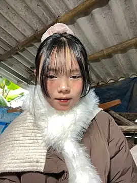 Snapshot of AdamLazis chatting on November 22, 12:43 am AdamLazis online show from November 22, 12:43 am