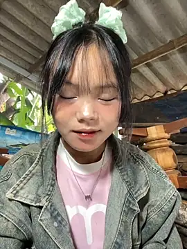 Snapshot of AdamLazis chatting on October 25, 1:27 am AdamLazis online show from October 25, 1:27 am