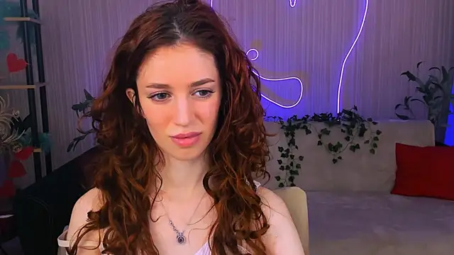 Snapshot of ChristinaConteeree chatting on June 4, 7:18 pm ChristinaConteeree online show from June 4, 7:18 pm