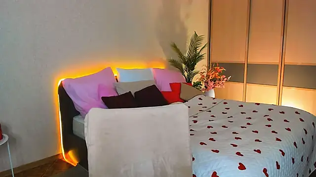 ChristinaConteeree online show from April 6, 3:24 am