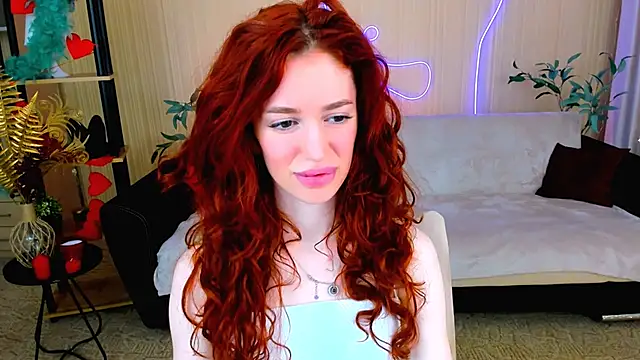 Snapshot of ChristinaConteeree chatting on June 27, 7:20 pm ChristinaConteeree online show from June 27, 7:20 pm