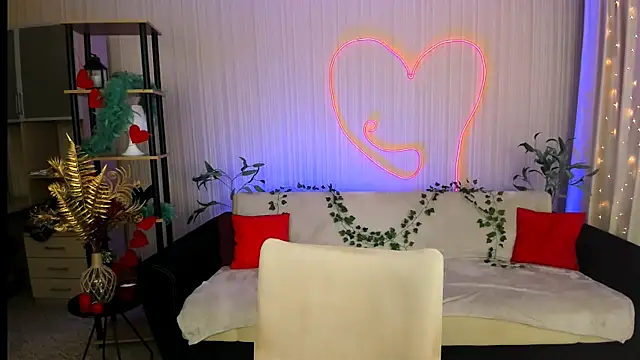 Snapshot of ChristinaConteeree chatting on June 12, 7:11 pm ChristinaConteeree online show from June 12, 7:11 pm