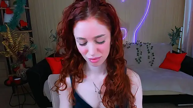 Snapshot of ChristinaConteeree chatting on May 11, 10:27 am ChristinaConteeree online show from May 11, 10:27 am