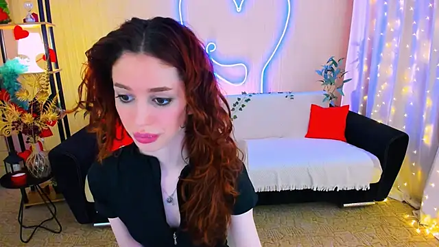 Snapshot of ChristinaConteeree chatting on April 27, 3:26 am ChristinaConteeree online show from April 27, 3:26 am