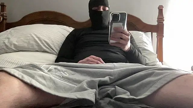 Snapshot of UncutMagic chatting on January 11, 1:12 am UncutMagic online show from January 11, 1:12 am