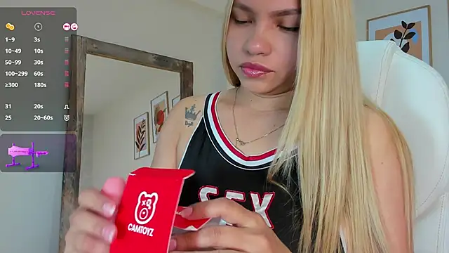 Snapshot of victoria_giraldo chatting on November 29, 6:46 am victoria giraldo online show from November 29, 6:46 am