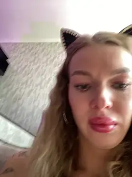 Snapshot of miss_veroNika chatting on June 18, 5:06 am miss veroNika online show from June 18, 5:06 am