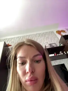 Snapshot of miss_veroNika chatting on June 5, 6:52 am miss veroNika online show from June 5, 6:52 am