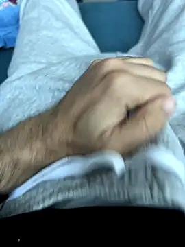 Snapshot of Frankieyyy1 chatting on November 24, 8:14 am Frankieyyy1 online show from November 24, 8:14 am