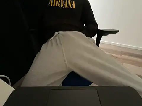 Frankieyyy1 online show from April 19, 5:52 am