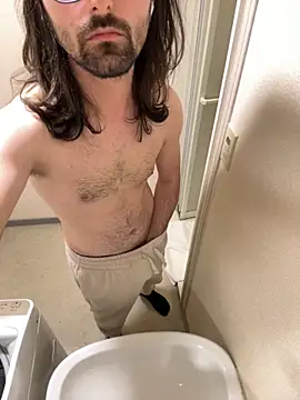 Snapshot of Frankieyyy1 chatting on October 30, 8:34 am Frankieyyy1 online show from October 30, 8:34 am