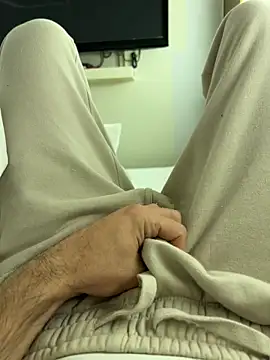 Snapshot of Frankieyyy1 chatting on November 14, 10:30 am Frankieyyy1 online show from November 14, 10:30 am