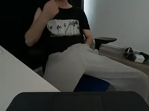 Frankieyyy1 online show from April 1, 5:32 pm