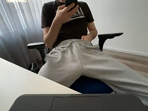 Frankieyyy1 online show from April 23, 6:42 pm