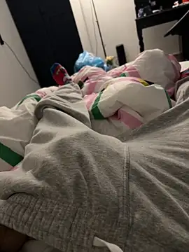 Snapshot of Frankieyyy1 chatting on November 25, 11:16 pm Frankieyyy1 online show from November 25, 11:16 pm