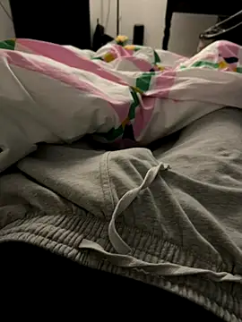 Snapshot of Frankieyyy1 chatting on December 2, 10:44 pm Frankieyyy1 online show from December 2, 10:44 pm