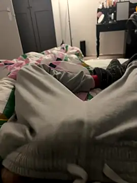 Snapshot of Frankieyyy1 chatting on December 15, 8:58 pm Frankieyyy1 online show from December 15, 8:58 pm