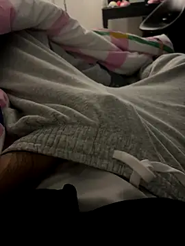 Snapshot of Frankieyyy1 chatting on November 21, 5:28 am Frankieyyy1 online show from November 21, 5:28 am