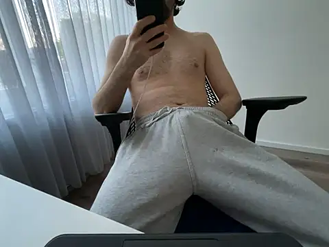 Frankieyyy1 online show from May 9, 4:05 am