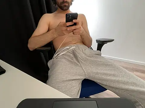 Frankieyyy1 online show from May 2, 8:08 am