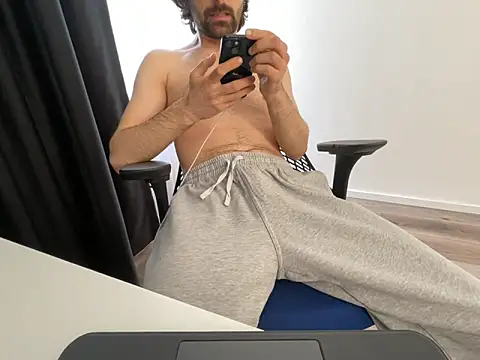 Frankieyyy1 online show from May 8, 1:15 pm