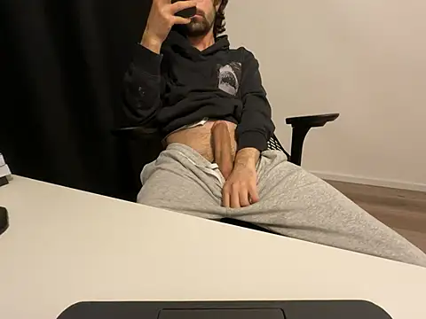 Frankieyyy1 online show from May 15, 12:52 am