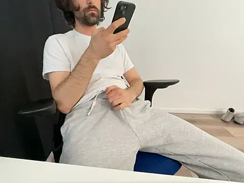 Frankieyyy1 online show from May 15, 3:10 pm