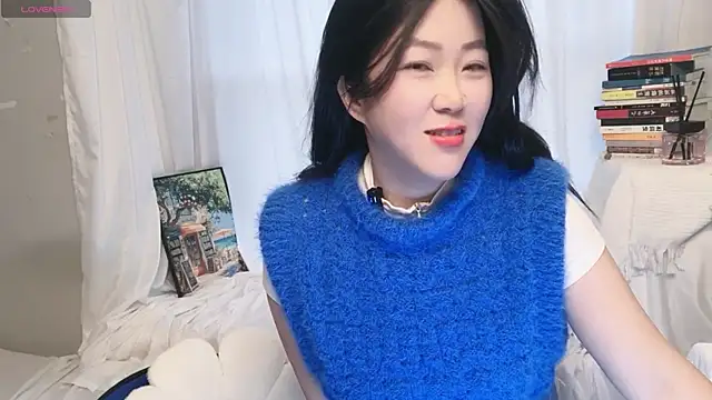 Emmaq996 online show from March 19, 7:30 am