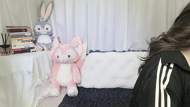 Emmaq996 online show from April 2, 2:41 am