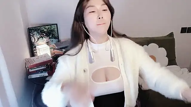 Snapshot of Emmaq996 chatting on November 12, 2:59 am Emmaq996 online show from November 12, 2:59 am