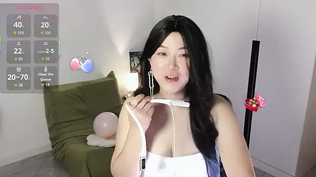 Snapshot of Emmaq996 chatting on September 16, 3:29 am Emmaq996 online show from September 16, 3:29 am
