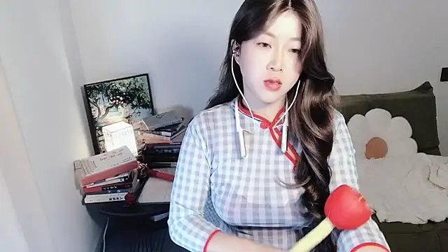 Snapshot of Emmaq996 chatting on November 6, 2:37 am Emmaq996 online show from November 6, 2:37 am