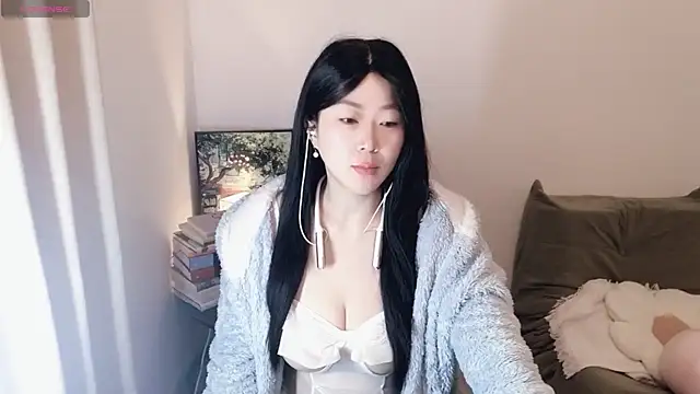 Emmaq996 online show from December 17, 1:21 am