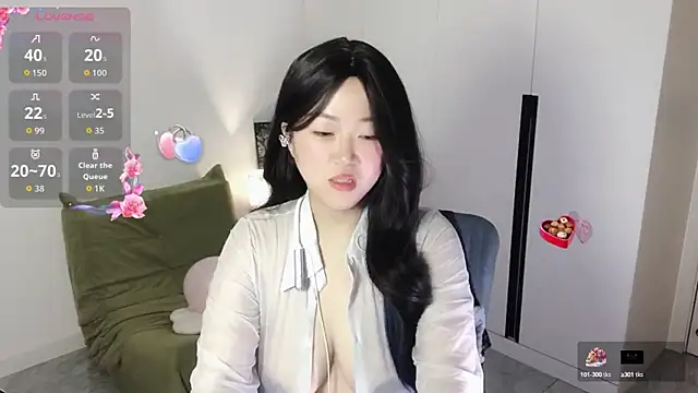 Snapshot of Emmaq996 chatting on September 10, 2:43 am Emmaq996 online show from September 10, 2:43 am
