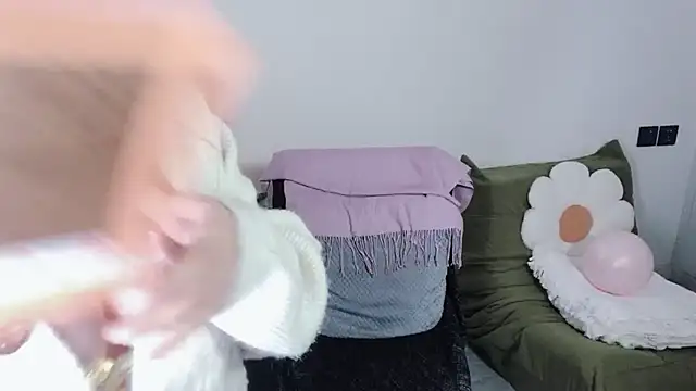 Snapshot of Emmaq996 chatting on October 25, 3:17 am Emmaq996 online show from October 25, 3:17 am