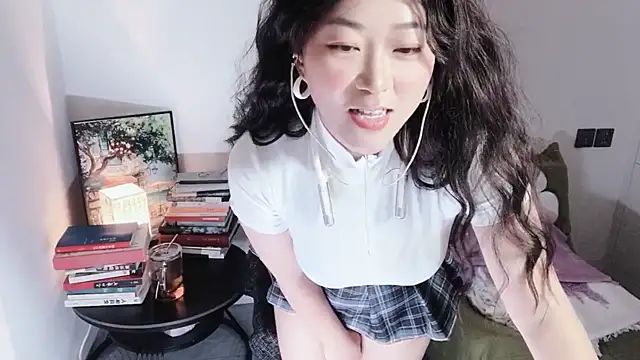 Snapshot of Emmaq996 chatting on October 20, 2:46 am Emmaq996 online show from October 20, 2:46 am