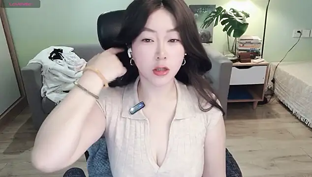 Snapshot of Emmaq996 chatting on July 14, 1:16 am Emmaq996 online show from July 14, 1:16 am
