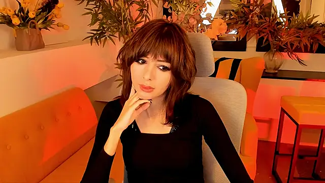 Snapshot of CrystallBloom chatting on September 15, 1:39 am CrystallBloom online show from September 15, 1:39 am
