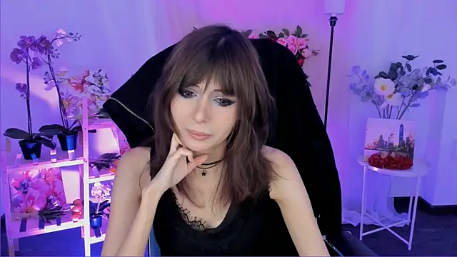 Snapshot of CrystallBloom chatting on December 16, 4:11 pm CrystallBloom online show from December 16, 4:11 pm