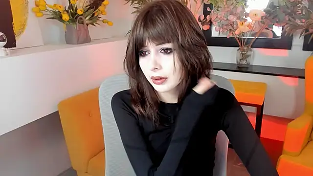 Snapshot of CrystallBloom chatting on October 20, 4:25 am CrystallBloom online show from October 20, 4:25 am